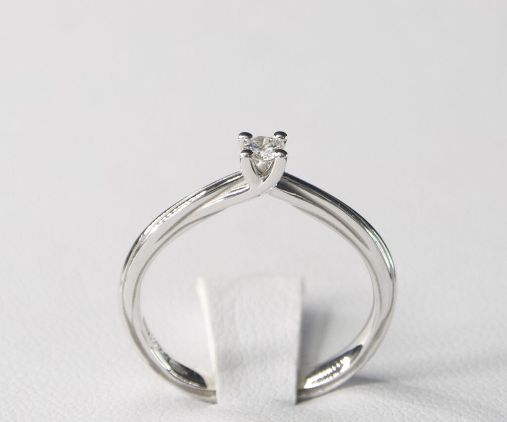 Solitario Cuore - Oro 18kt e Diamanti - immagine 2